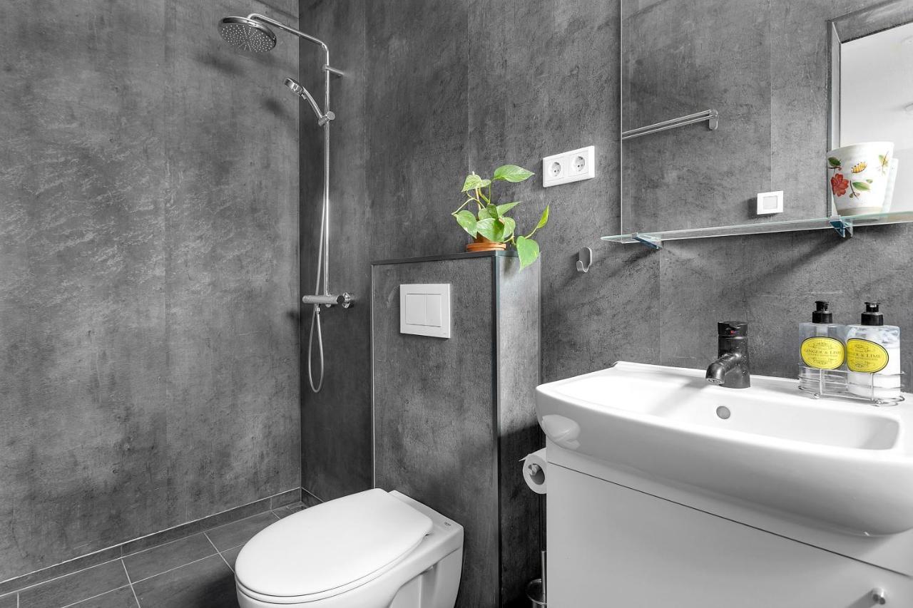 Lovely Studio Apartment With Hot Tub Reykjavik Exterior photo